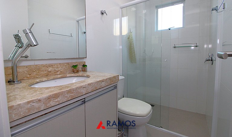 1074 - Apartamento para locação no centro de Bombinhas