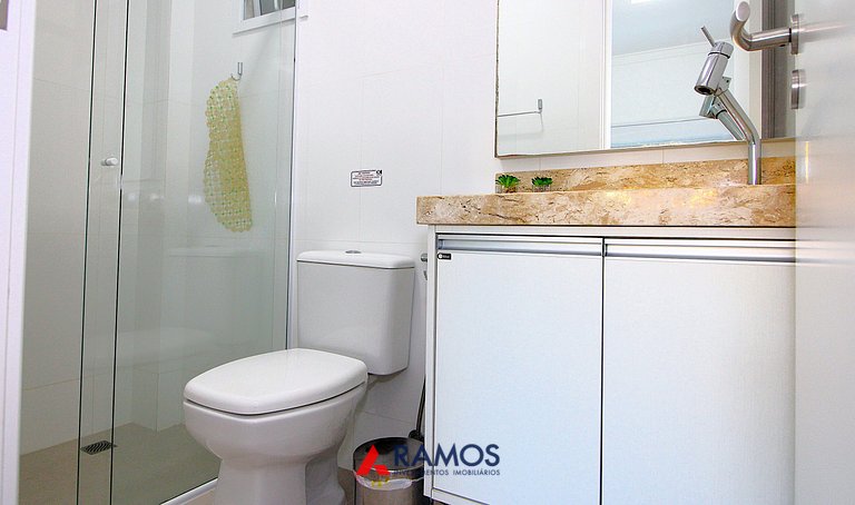 1074 - Apartamento para locação no centro de Bombinhas