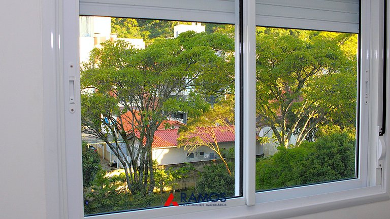 1074 - Apartamento para locação no centro de Bombinhas