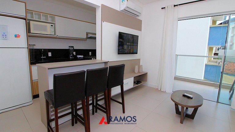 1071 - Apartamento com 2 Suítes na Praia de Bombinhas,