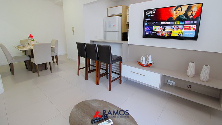 1071 - Apartamento com 2 Suítes na Praia de Bombinhas,