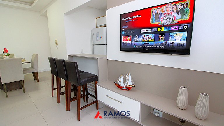 1071 - Apartamento com 2 Suítes na Praia de Bombinhas,