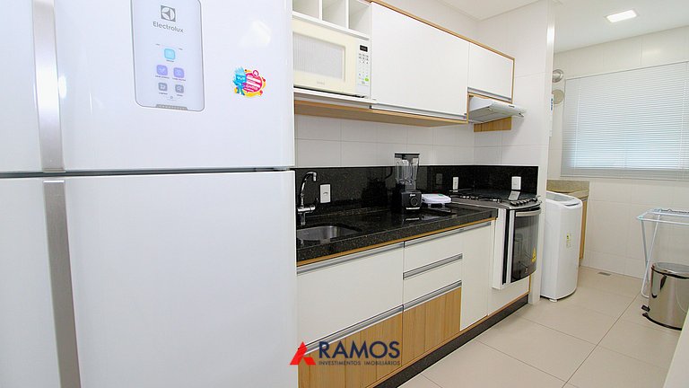 1071 - Apartamento com 2 Suítes na Praia de Bombinhas,