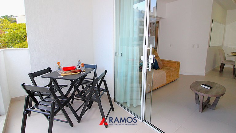 1071 - Apartamento com 2 Suítes na Praia de Bombinhas,
