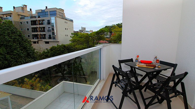 1071 - Apartamento com 2 Suítes na Praia de Bombinhas,