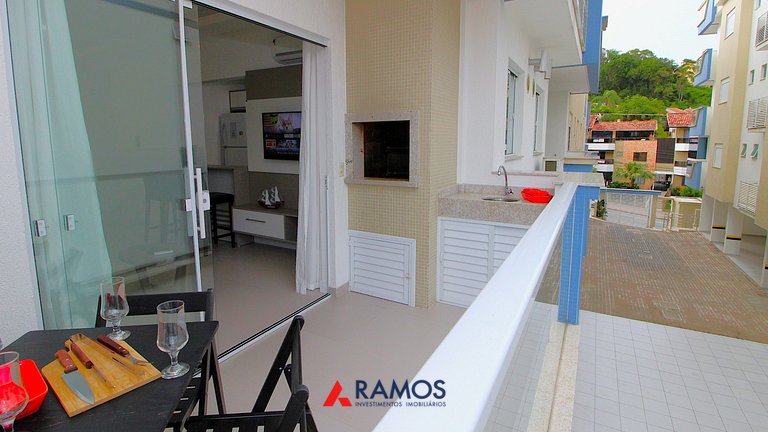 1071 - Apartamento com 2 Suítes na Praia de Bombinhas,