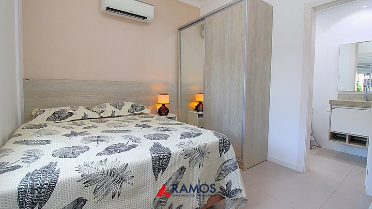 1071 - Apartamento com 2 Suítes na Praia de Bombinhas,