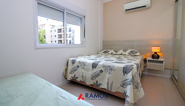 1071 - Apartamento com 2 Suítes na Praia de Bombinhas,