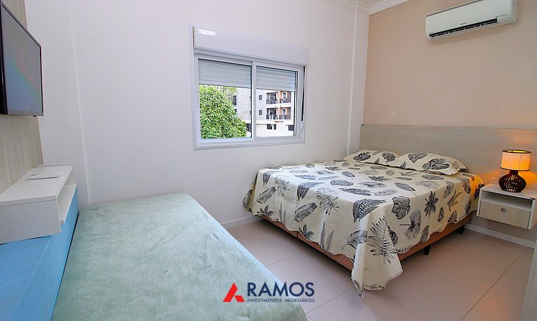 1071 - Apartamento com 2 Suítes na Praia de Bombinhas,
