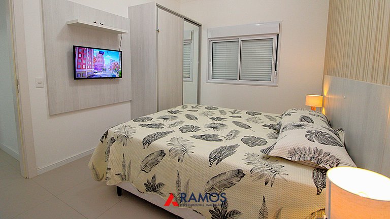 1071 - Apartamento com 2 Suítes na Praia de Bombinhas,