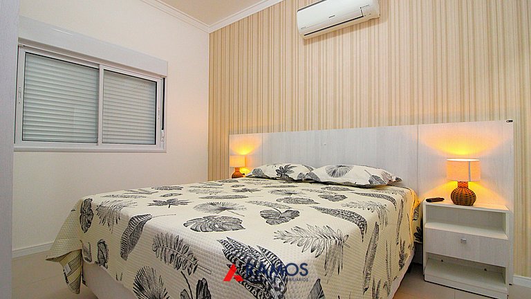 1071 - Apartamento com 2 Suítes na Praia de Bombinhas,