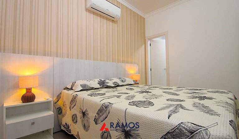 1071 - Apartamento com 2 Suítes na Praia de Bombinhas,