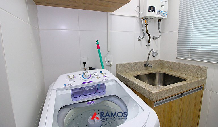 1071 - Apartamento com 2 Suítes na Praia de Bombinhas,