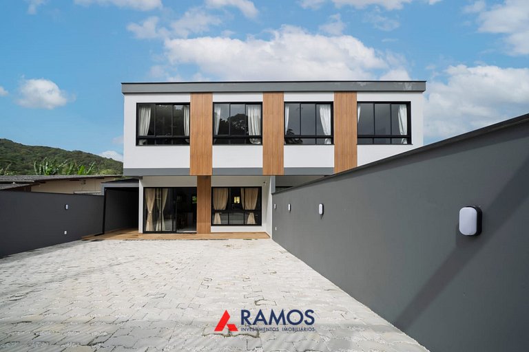 1000 Lindíssima casa a 50mts do mar em Zimbros