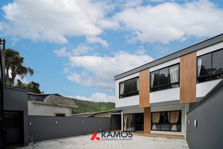 1000 Lindíssima casa a 50mts do mar em Zimbros