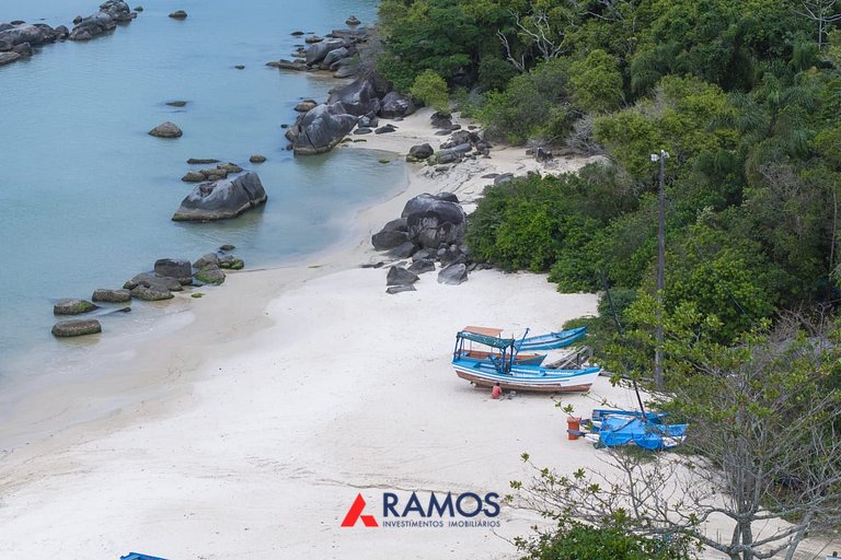 1000 Lindíssima casa a 50mts do mar em Zimbros