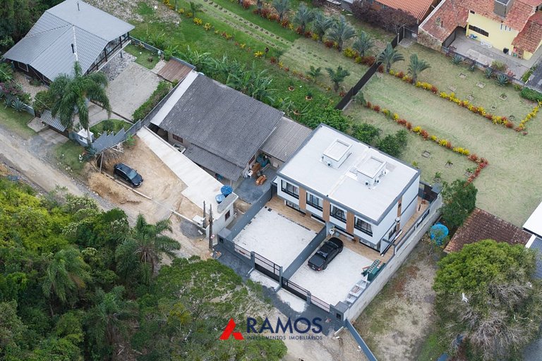 1000 Lindíssima casa a 50mts do mar em Zimbros