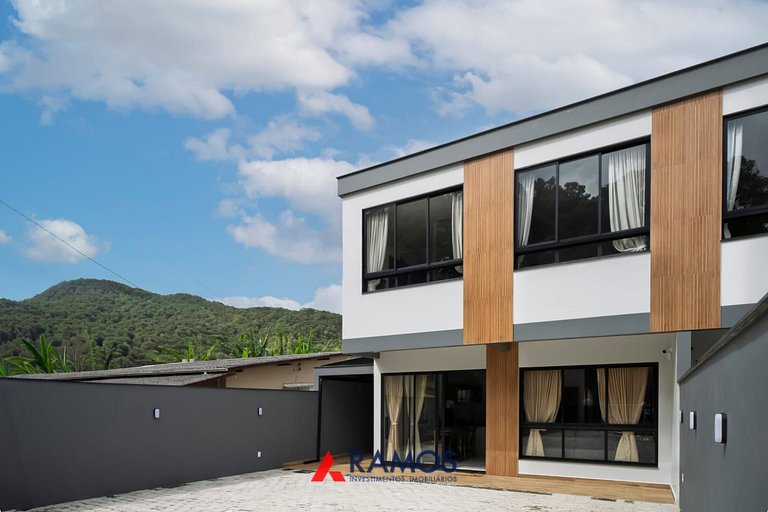 1000 Lindíssima casa a 50mts do mar em Zimbros