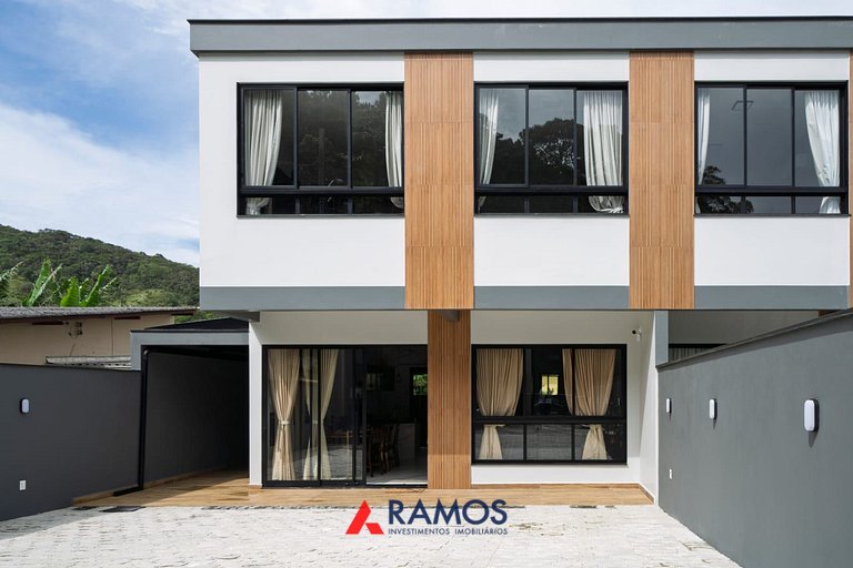 1000 Lindíssima casa a 50mts do mar em Zimbros