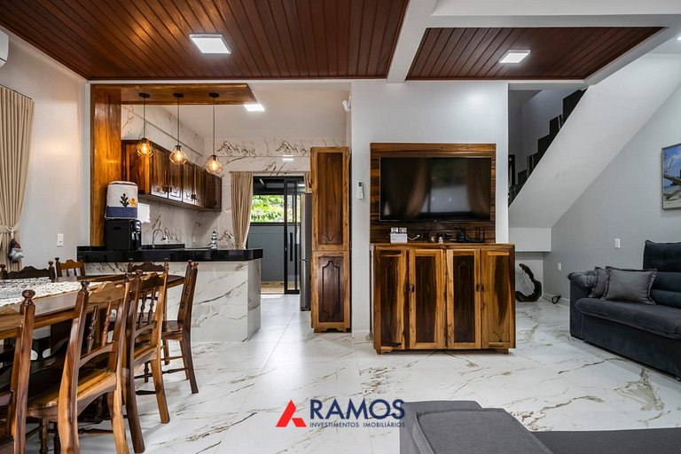 1000 Lindíssima casa a 50mts do mar em Zimbros