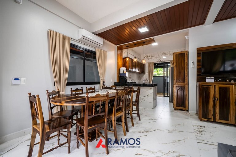 1000 Lindíssima casa a 50mts do mar em Zimbros