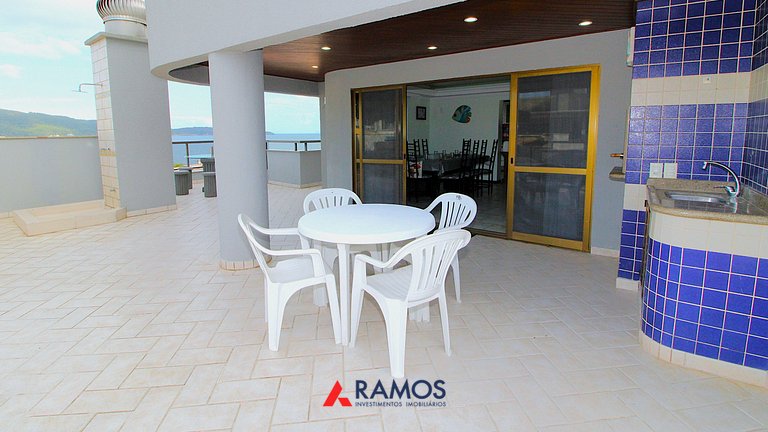 1027 - Cobertura duplex com piscina em Bombinhas