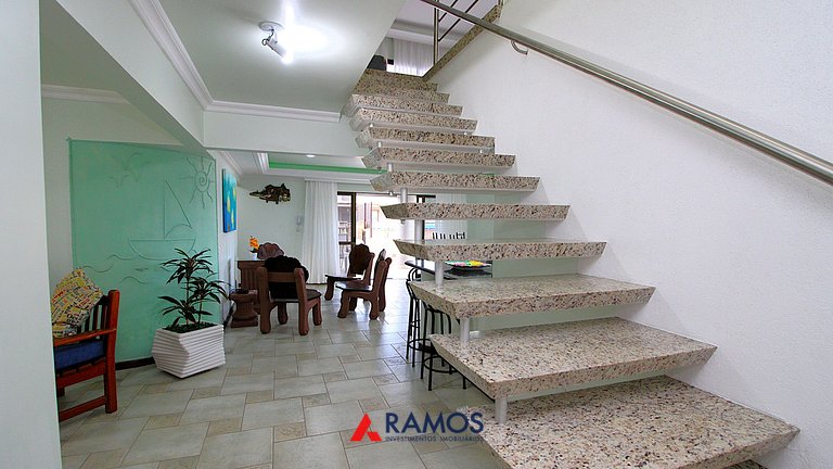 1027 - Cobertura duplex com piscina em Bombinhas