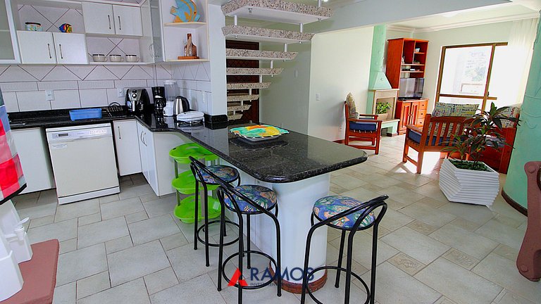 1027 - Cobertura duplex com piscina em Bombinhas