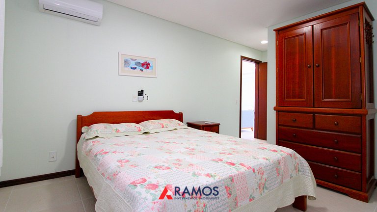 1027 - Cobertura duplex com piscina em Bombinhas