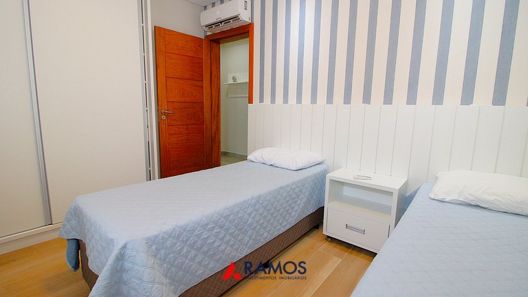 1079 - Apartamento com vista para o mar em Bombinhas